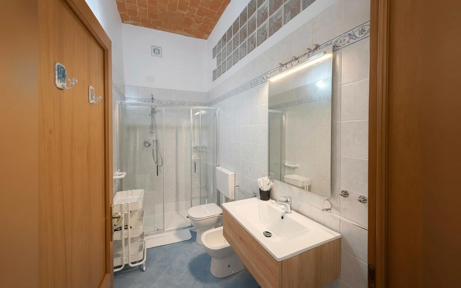 Oasis Apartment — Appartamenti con vasca idromassaggio e parcheggio a Prato, — galleria foto 18