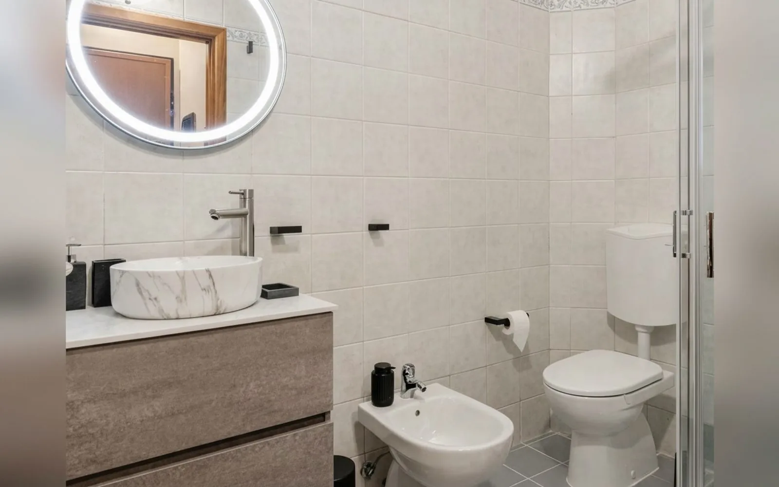 Oasis Apartment — Appartamenti con vasca idromassaggio e parcheggio a Prato, — galleria foto 22