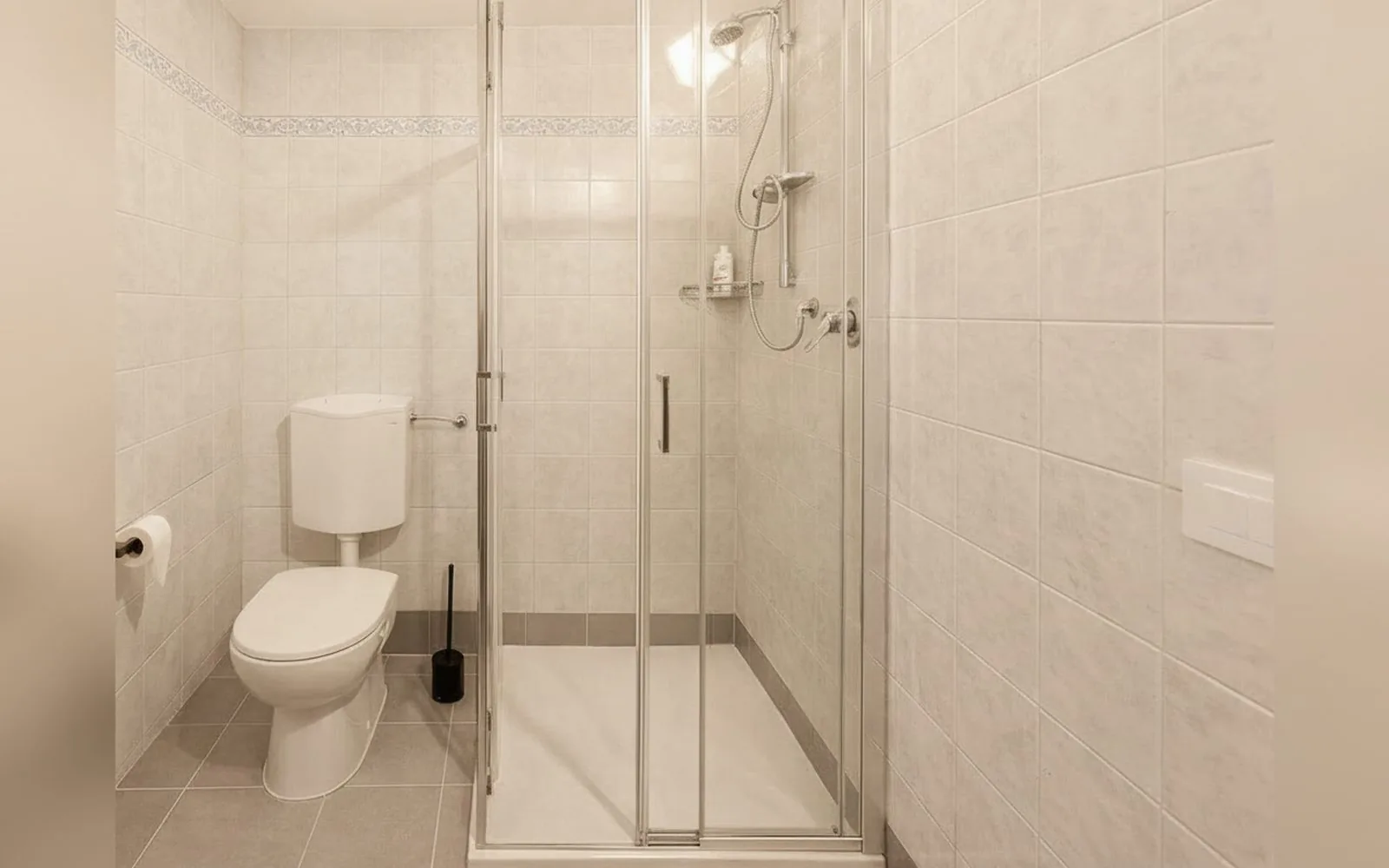 Oasis Apartment — Appartamenti con vasca idromassaggio e parcheggio a Prato, — galleria foto 23