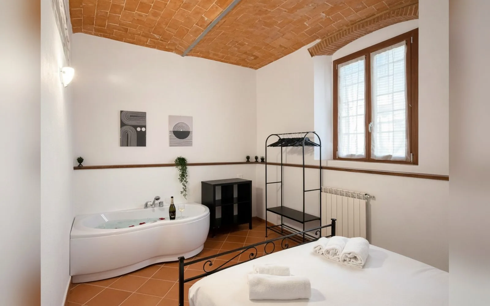 Oasis Apartment — Appartamenti con vasca idromassaggio e parcheggio a Prato, — galleria foto 6